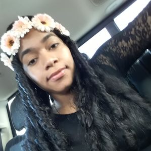 Meet your Posher, Yomara